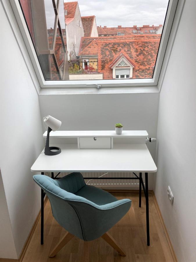 Carillon By Bestchoice - Old City - Self Check-In With Parking Option Грац Екстериор снимка