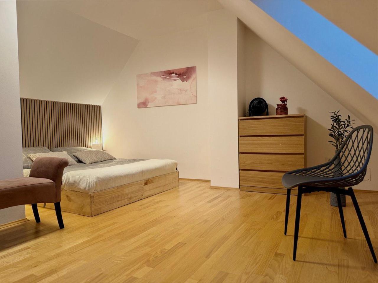Carillon By Bestchoice - Old City - Self Check-In With Parking Option Грац Екстериор снимка