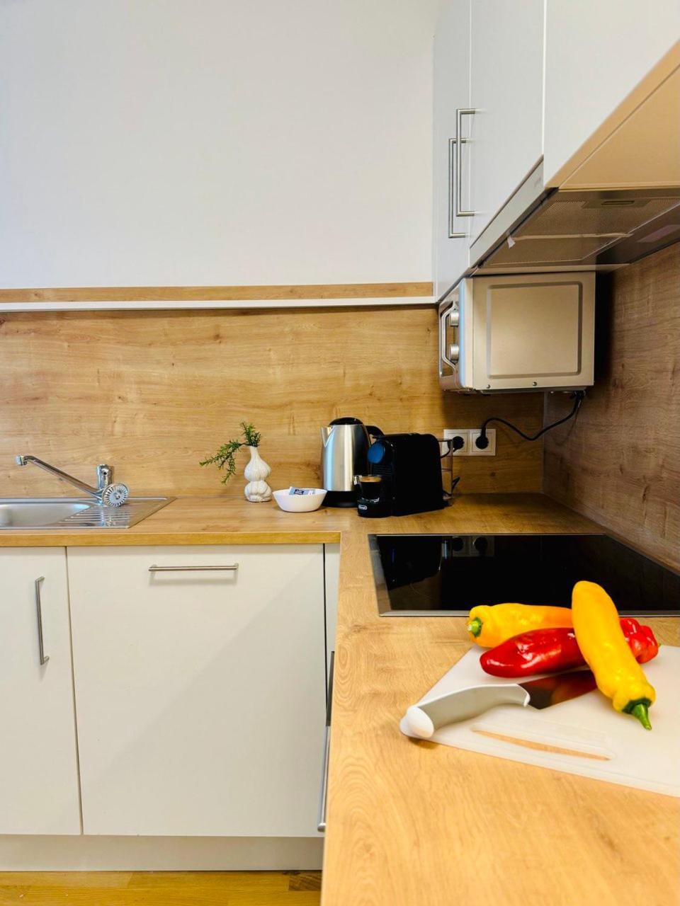 Carillon By Bestchoice - Old City - Self Check-In With Parking Option Грац Екстериор снимка